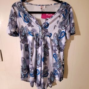 Super cute, brand new, blue paisley print Halife top, size Medium
